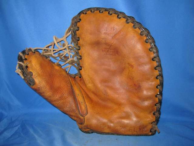 Earl Sheely Victor 650 Basemitt Front